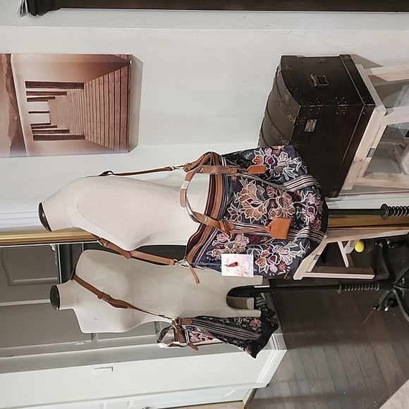 Nwt Johnny Was Weekend Bag - Picture 2 of 6